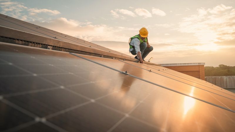 When to Hire for Solar Panel Service